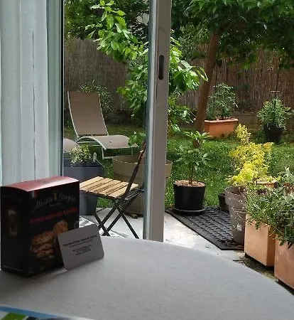 Oda ve Kahvaltı Fleurs De Cosmos