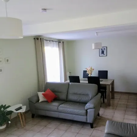 Fleurs De Cosmos B&B 알비