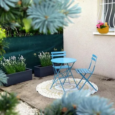 Fleurs De Cosmos Bed & Breakfast *
