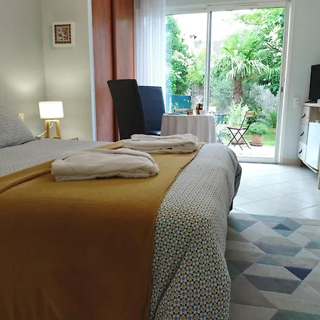 Fleurs De Cosmos B&B 알비