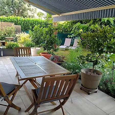 Fleurs De Cosmos, Lumineuse Climatisee Bed and Breakfast 3*